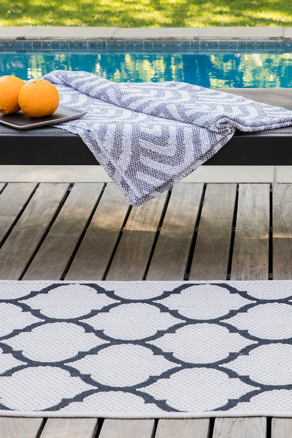 LATTICE WHITE WITH GREY